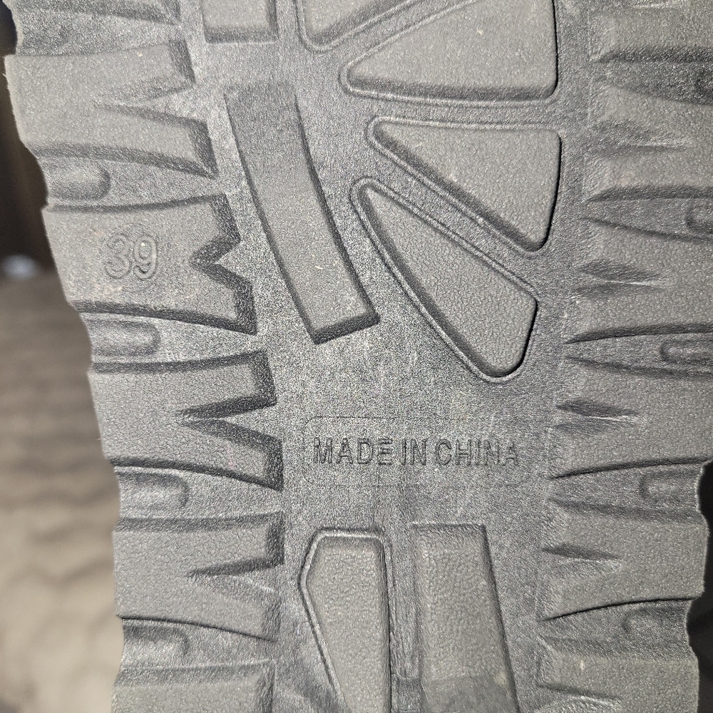 Women's Black Winter Boots - Picture 10 of 10